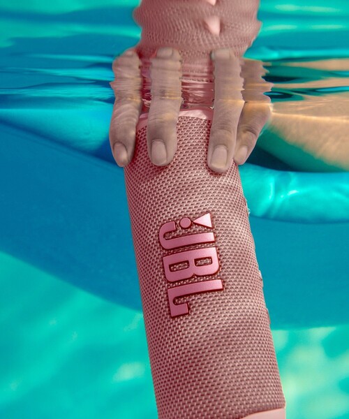 JBL（ジェイビーエル）の「JBL/ジェービーエル JBL FLIP6（スピーカー・メンズ・ブラック/ブルー/レッド/ホワイト/ピンク/カモフラージュ・ONE SIZE）」の7枚目の写真