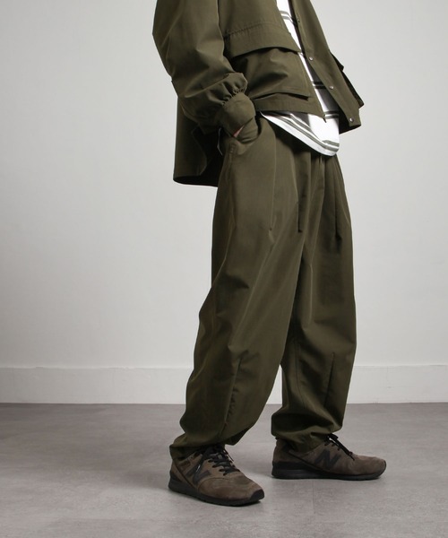 UNCORD（アンコード）の「【UNCORD】BALLOON WIDE LOOSER PANTS/バルーンワイドルーザーパンツ（スラックス・メンズ・ブラック/カーキ/ベージュ・LARGE/X-LARGE/MEDIUM）」の21枚目の写真