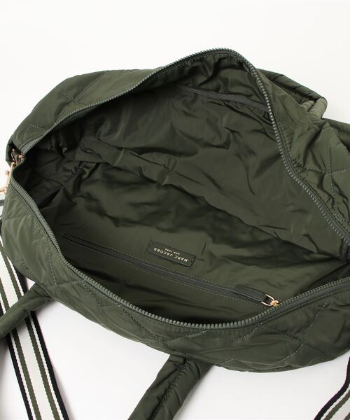MARC JACOBS(マークジェイコブス)の「【オンライン限定】QUILTED NYLON LARGE WEEKENDER/キルテッド ナイロン ラージ ウィークエンダー(ボストンバッグ・レディース・グリーン系その他・ONE SIZE)」の6枚目の写真