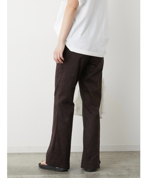 LA PEAU DE GEM（ラポドゥジェム）の「【LA PEAU DE GEM】スエードセミフレアパンツ（その他パンツ・レディース・ダークブラウン/グレー・S/M）」の13枚目の写真