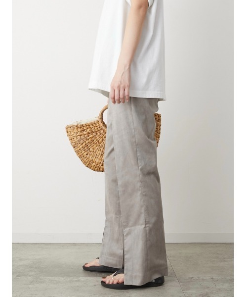 LA PEAU DE GEM（ラポドゥジェム）の「【LA PEAU DE GEM】スエードセミフレアパンツ（その他パンツ・レディース・ダークブラウン/グレー・S/M）」の7枚目の写真