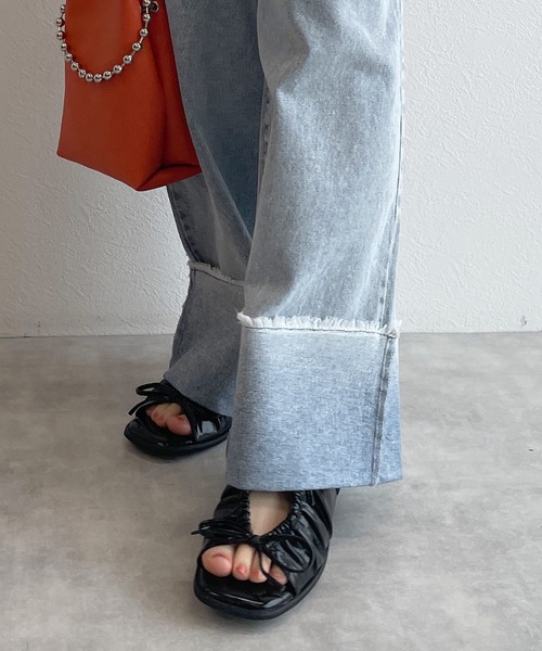 w closet（ダブルクローゼット）の「ギャザーリボンフラットサンダル（サンダル・レディース・ホワイト/ブラック/ブルー・M/L）」の3枚目の写真