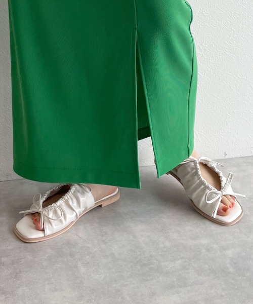 w closet（ダブルクローゼット）の「ギャザーリボンフラットサンダル（サンダル・レディース・ホワイト/ブラック/ブルー・M/L）」の15枚目の写真