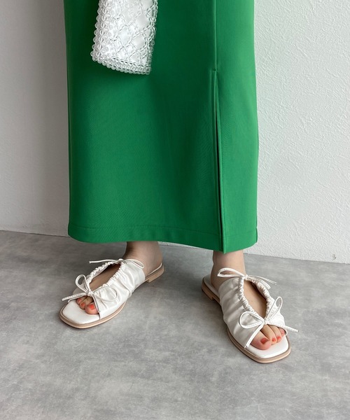 w closet（ダブルクローゼット）の「ギャザーリボンフラットサンダル（サンダル・レディース・ホワイト/ブラック/ブルー・M/L）」の21枚目の写真