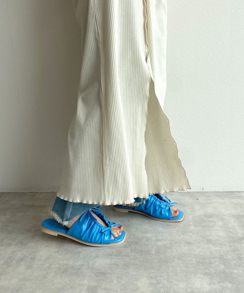 w closet（ダブルクローゼット）の「ギャザーリボンフラットサンダル（サンダル・レディース・ホワイト/ブラック/ブルー・M/L）」の19枚目の写真