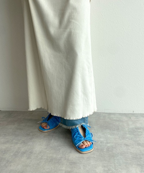 w closet（ダブルクローゼット）の「ギャザーリボンフラットサンダル（サンダル・レディース・ホワイト/ブラック/ブルー・M/L）」の18枚目の写真