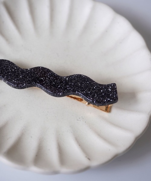 ammy.（エイミードット）の「【 ammy. / エイミードット 】 オーロラ ニュアンス 原色 カラー なみなみ ヘアピン（ヘアピン・レディース・ホワイト/ブラック/ライトグリーン/エメラルド/クリアブラウン/ワインレッド/ブラウン/ベージュ/ブラウン系その他/その他1/その他2/その他3/その他4・FREE）」の10枚目の写真