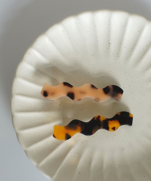 ammy.（エイミードット）の「【 ammy. / エイミードット 】 オーロラ ニュアンス 原色 カラー なみなみ ヘアピン（ヘアピン・レディース・ホワイト/ブラック/ライトグリーン/エメラルド/クリアブラウン/ワインレッド/ブラウン/ベージュ/ブラウン系その他/その他1/その他2/その他3/その他4・FREE）」の7枚目の写真