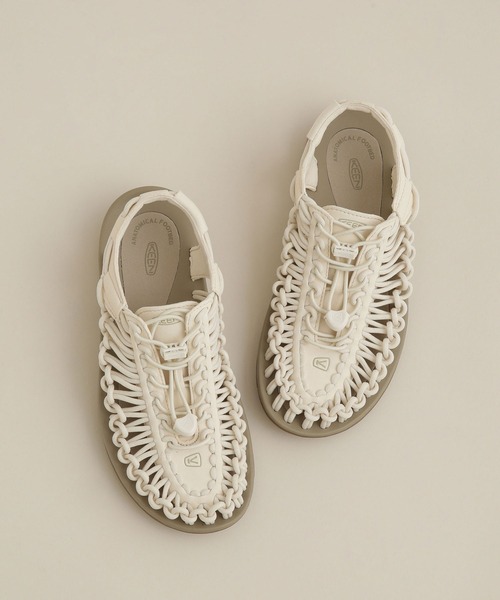 KEEN（キーン）の「KEEN/UNEEK サンダル（サンダル・レディース・オフホワイト/ブラック・23/25/24）」の2枚目の写真