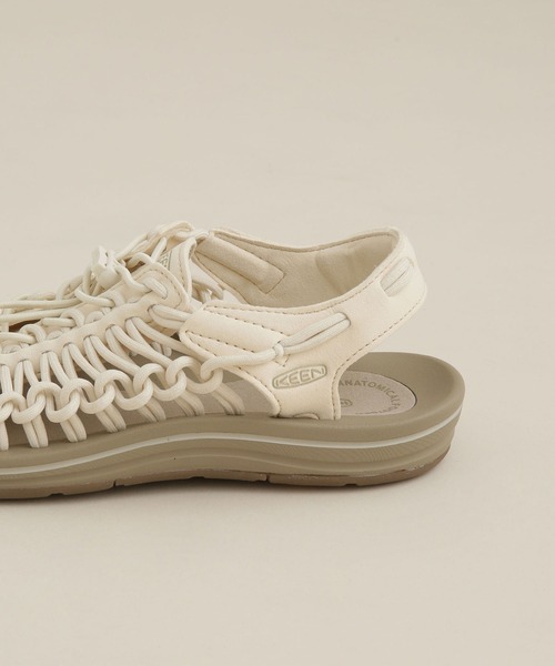 KEEN（キーン）の「KEEN/UNEEK サンダル（サンダル・レディース・オフホワイト/ブラック・23/25/24）」の4枚目の写真