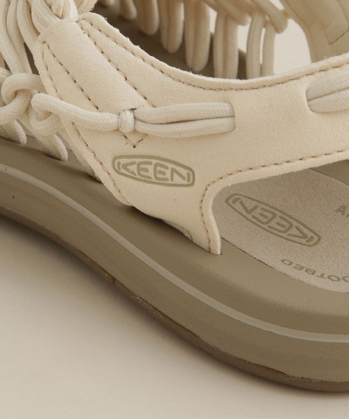 KEEN（キーン）の「KEEN/UNEEK サンダル（サンダル・レディース・オフホワイト/ブラック・23/25/24）」の5枚目の写真