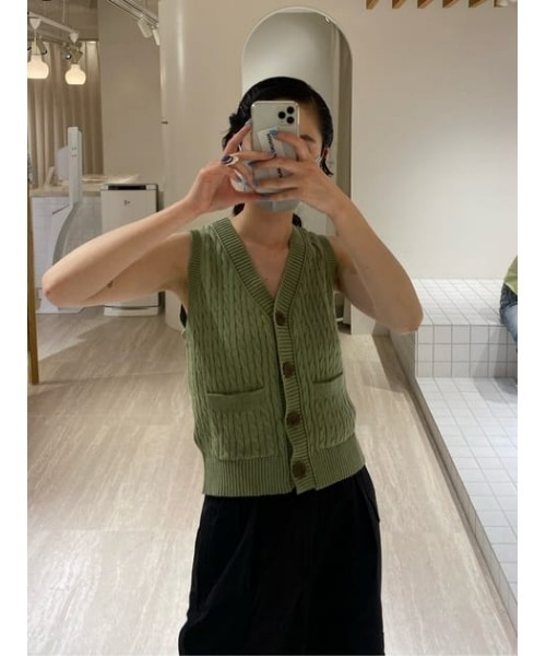 MOUSSY（マウジー）の「CABLE KNIT ベスト（ベスト・レディース・レッド/ライトカーキ/ブラック/ライトベージュ・FREE）」の18枚目の写真