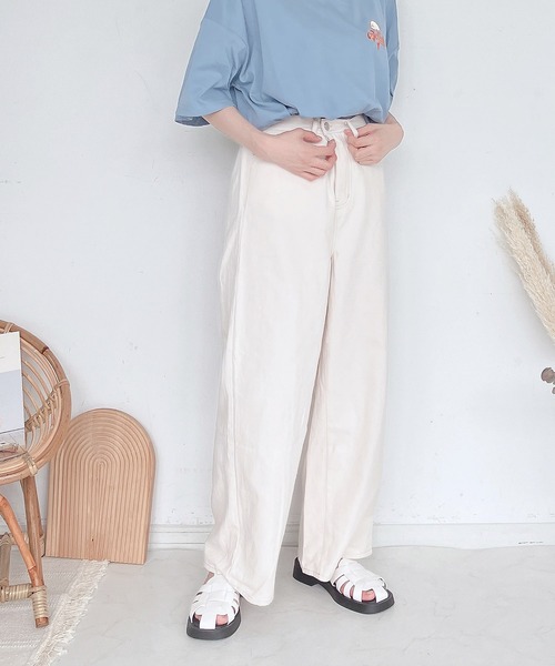 AS KNOW AS plus（アズノゥアズプラス）の「●デザインワイドパンツ（デニムパンツ・レディース・アイボリー/ブラック/ブルー/サックスブルー・FREE）」の2枚目の写真