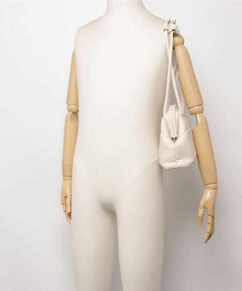 ADD CULUMN(アドカラム)の「ADD CULUMN(アドカラム) PUFF-CLASP/口金バック(ボストンバッグ・レディース・ブラック/アイボリー/ラベンダー・F)」の9枚目の写真