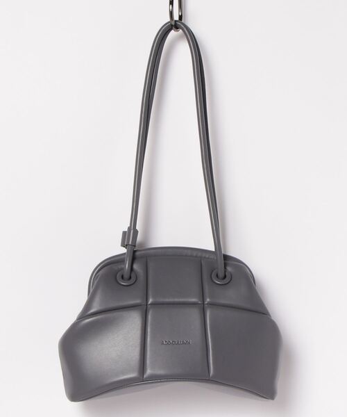 ADD CULUMN(アドカラム)の「ADD CULUMN(アドカラム) PUFF-CLASP/口金バック(ボストンバッグ・レディース・ブラック/アイボリー/ラベンダー・F)」の4枚目の写真