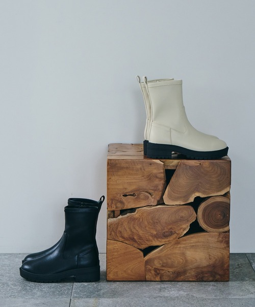 Juze(ジュゼ)の「リサイクルレザータンクソールストレッチブーツ【sustainable】(ブーツ・レディース・ブラック/オフホワイト/ダークブラウン・LL/S/L/M)」の4枚目の写真