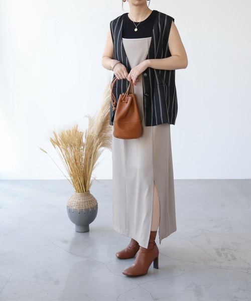 frames RAY CASSIN（フレームスレイカズン）の「WEB限定 スリット入りキャミワンピース（ワンピース・レディース・ブラック/ベージュ/キャメル・FREE）」の15枚目の写真