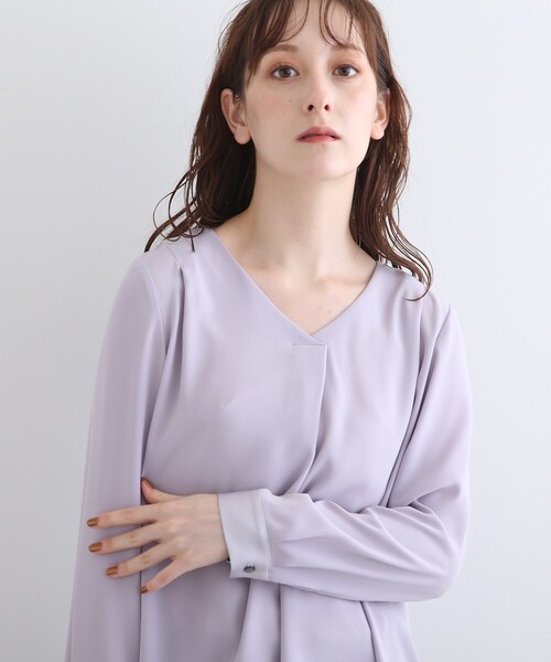 INDIVI（インディヴィ）の「【洗える/UVケア/吸水速乾】Vネックブラウス（シャツ/ブラウス・レディース・オフホワイト/ベージュ系その他2/レモンイエロー/ネイビー/ライトパープル/ブルー系5/アイボリー・05/13/19/36/40/03/12/15 /34/38/42）」の6枚目の写真