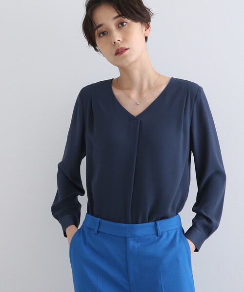 INDIVI（インディヴィ）の「【洗える/UVケア/吸水速乾】Vネックブラウス（シャツ/ブラウス・レディース・オフホワイト/ベージュ系その他2/レモンイエロー/ネイビー/ライトパープル/ブルー系5/アイボリー・05/13/19/36/40/03/12/15 /34/38/42）」の4枚目の写真