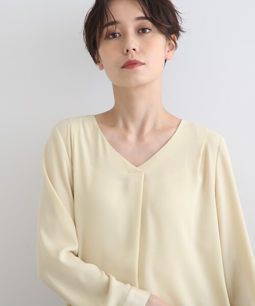 INDIVI（インディヴィ）の「【洗える/UVケア/吸水速乾】Vネックブラウス（シャツ/ブラウス・レディース・オフホワイト/ベージュ系その他2/レモンイエロー/ネイビー/ライトパープル/ブルー系5/アイボリー・05/13/19/36/40/03/12/15 /34/38/42）」の7枚目の写真
