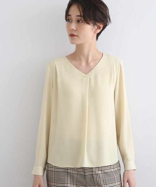 INDIVI（インディヴィ）の「【洗える/UVケア/吸水速乾】Vネックブラウス（シャツ/ブラウス・レディース・オフホワイト/ベージュ系その他2/レモンイエロー/ネイビー/ライトパープル/ブルー系5/アイボリー・05/13/19/36/40/03/12/15 /34/38/42）」の22枚目の写真
