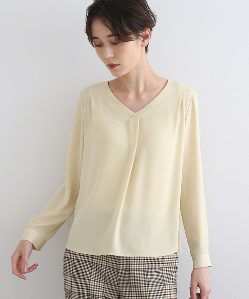 INDIVI（インディヴィ）の「【洗える/UVケア/吸水速乾】Vネックブラウス（シャツ/ブラウス・レディース・オフホワイト/ベージュ系その他2/レモンイエロー/ネイビー/ライトパープル/ブルー系5/アイボリー・05/13/19/36/40/03/12/15 /34/38/42）」の14枚目の写真