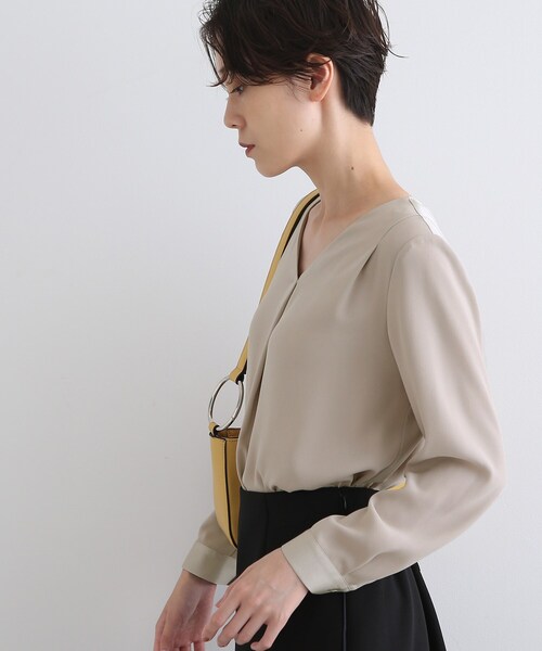 INDIVI（インディヴィ）の「【洗える/UVケア/吸水速乾】Vネックブラウス（シャツ/ブラウス・レディース・オフホワイト/ベージュ系その他2/レモンイエロー/ネイビー/ライトパープル/ブルー系5/アイボリー・05/13/19/36/40/03/12/15 /34/38/42）」の16枚目の写真