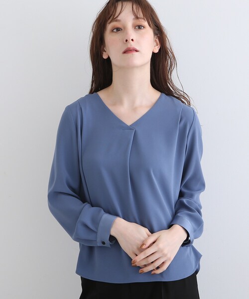 INDIVI（インディヴィ）の「【洗える/UVケア/吸水速乾】Vネックブラウス（シャツ/ブラウス・レディース・オフホワイト/ベージュ系その他2/レモンイエロー/ネイビー/ライトパープル/ブルー系5/アイボリー・05/13/19/36/40/03/12/15 /34/38/42）」の11枚目の写真
