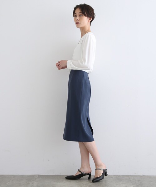 INDIVI（インディヴィ）の「【洗える/UVケア/吸水速乾】Vネックブラウス（シャツ/ブラウス・レディース・オフホワイト/ベージュ系その他2/レモンイエロー/ネイビー/ライトパープル/ブルー系5/アイボリー・05/13/19/36/40/03/12/15 /34/38/42）」の21枚目の写真