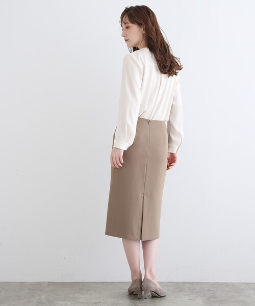 INDIVI（インディヴィ）の「【洗える/UVケア/吸水速乾】Vネックブラウス（シャツ/ブラウス・レディース・オフホワイト/ベージュ系その他2/レモンイエロー/ネイビー/ライトパープル/ブルー系5/アイボリー・05/13/19/36/40/03/12/15 /34/38/42）」の12枚目の写真