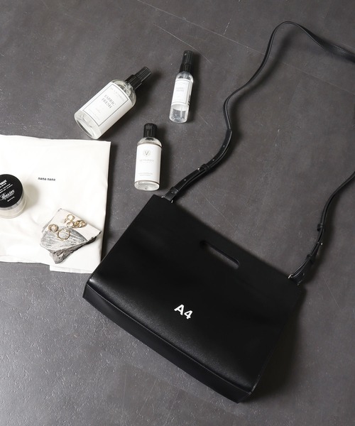 NaNa-NaNa(ナナナナ)の「nana-nana/ナナナナ A4 RECYCLED LEATHER ショルダーバック 2WAY(ショルダーバッグ・レディース・ブラック・ONE SIZE)」の1枚目の写真