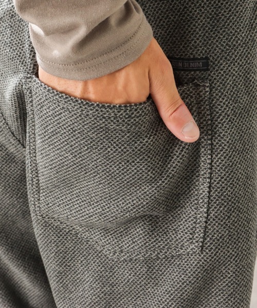NAVY(ネイビー)の「RUN DENIM ウエストゴムワッフルジョガーパンツ(その他パンツ・メンズ・ブラック/チャコール・M/L)」の10枚目の写真