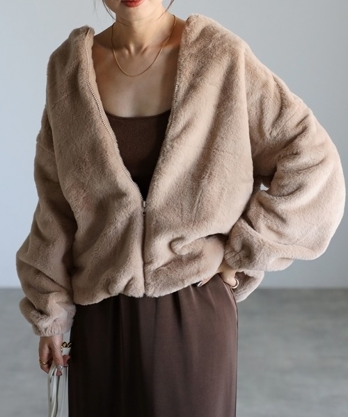 Fizz（フィズ）の「フェイクファーノーカラージャケット（ノーカラージャケット・レディース・グレイッシュベージュ/ピンクベージュ/ブラック/アイボリー/モカ/サックスブルー・M/L）」の4枚目の写真