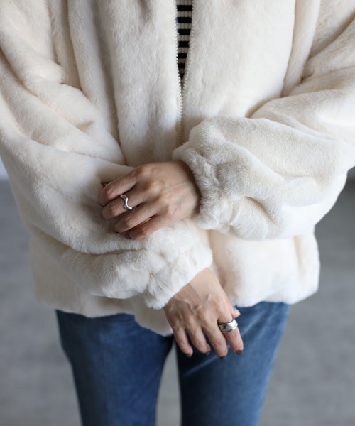 Fizz（フィズ）の「フェイクファーノーカラージャケット（ノーカラージャケット・レディース・グレイッシュベージュ/ピンクベージュ/ブラック/アイボリー/モカ/サックスブルー・M/L）」の13枚目の写真