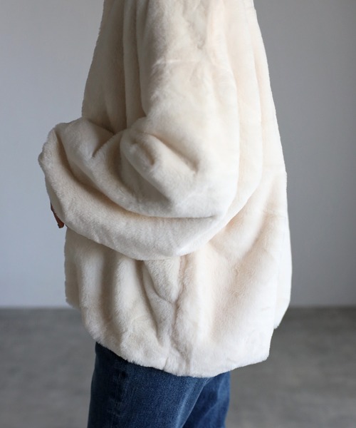 Fizz（フィズ）の「フェイクファーノーカラージャケット（ノーカラージャケット・レディース・グレイッシュベージュ/ピンクベージュ/ブラック/アイボリー/モカ/サックスブルー・M/L）」の15枚目の写真