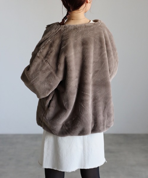 Fizz（フィズ）の「フェイクファーノーカラージャケット（ノーカラージャケット・レディース・グレイッシュベージュ/ピンクベージュ/ブラック/アイボリー/モカ/サックスブルー・M/L）」の19枚目の写真