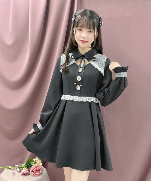 ROJITA(ロジータ)の「デコルテ開きビジュ釦フレアワンピース(ワンピース・レディース・ブルー/ブラック/ピンク系その他・FREE)」の2枚目の写真
