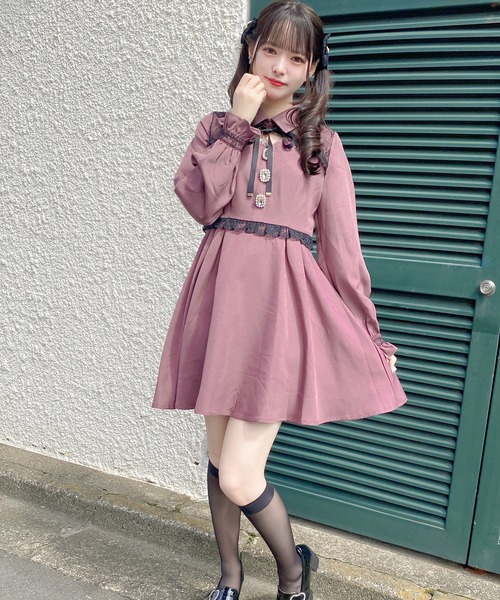 ROJITA(ロジータ)の「デコルテ開きビジュ釦フレアワンピース(ワンピース・レディース・ブルー/ブラック/ピンク系その他・FREE)」の4枚目の写真