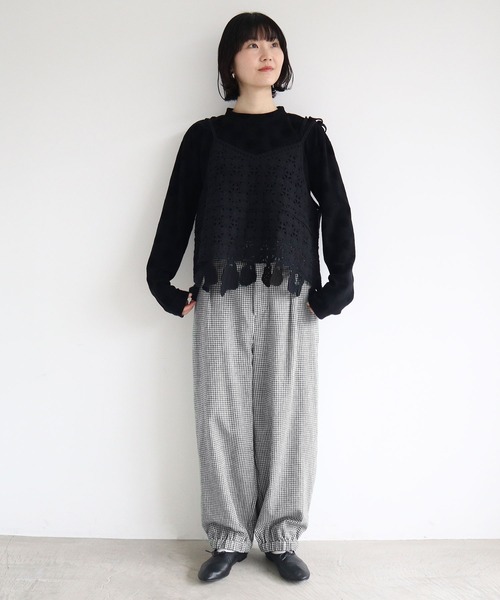 l'atelier du savon(アトリエドサボン)の「●C/Acかぎ針風 Mug cup刺繍キャミ(ベスト・レディース・ブラック/ホワイト/グリーン・FREE)」の18枚目の写真