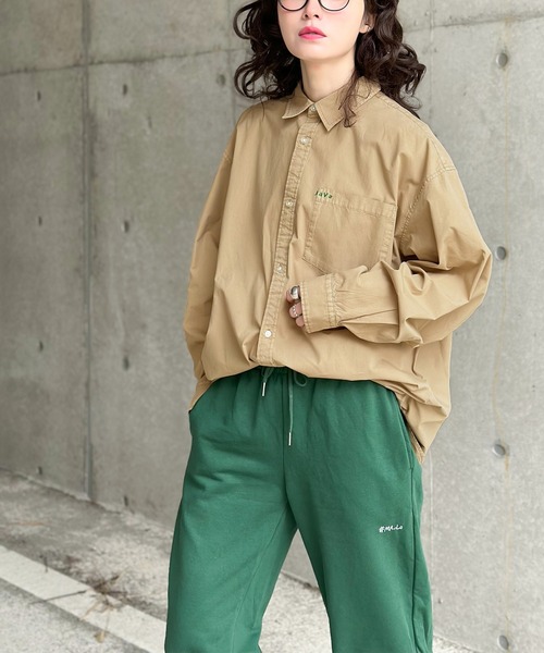 Java（ジャバ）の「《JaVa ジャバコラボ》大人のヴインテージライク。綿100%ピグメントロゴ刺繍オーバーシャツ（シャツ/ブラウス・メンズ・オフホワイト/グレー系/ブラック/ベージュ・LARGE/MEDIUM/SMALL/X-LARGE）」の5枚目の写真