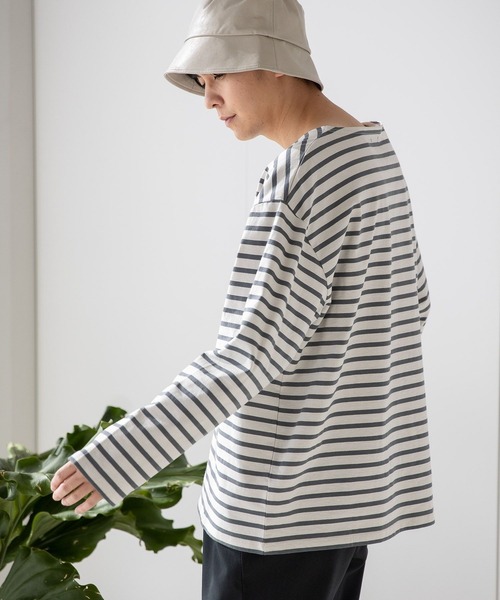 LAKOLE(ラコレ)の「バスクボーダーロングTシャツ / 179767(Tシャツ/カットソー・メンズ・ダークブルー/ラベンダー/アイボリー・MEDIUM/LARGE)」の4枚目の写真