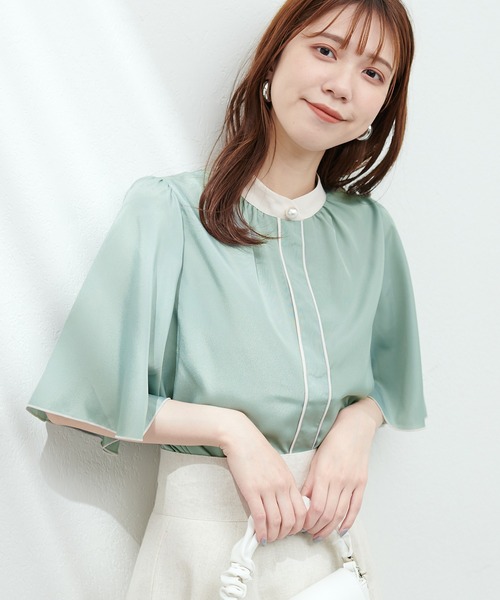 natural couture（ナチュラルクチュール）の「新色追加/WEB限定/パール釦ポイントカラーフレア５分袖ブラウス（シャツ/ブラウス・レディース・ネイビー/ベージュ系その他/サックスブルー/ピンク/オフホワイト/ピンクベージュ/ドット/グリーン・FREE）」の4枚目の写真