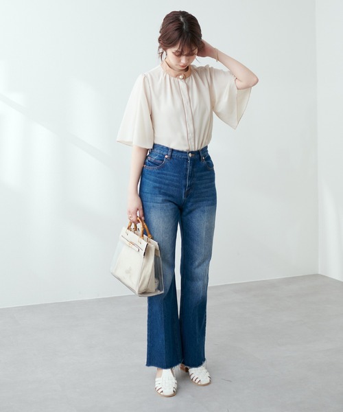 natural couture（ナチュラルクチュール）の「新色追加/WEB限定/パール釦ポイントカラーフレア５分袖ブラウス（シャツ/ブラウス・レディース・ネイビー/ベージュ系その他/サックスブルー/ピンク/オフホワイト/ピンクベージュ/ドット/グリーン・FREE）」の12枚目の写真