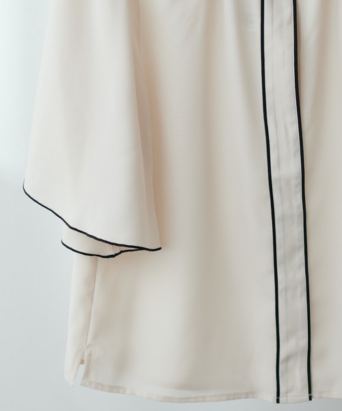 natural couture（ナチュラルクチュール）の「新色追加/WEB限定/パール釦ポイントカラーフレア５分袖ブラウス（シャツ/ブラウス・レディース・ネイビー/ベージュ系その他/サックスブルー/ピンク/オフホワイト/ピンクベージュ/ドット/グリーン・FREE）」の11枚目の写真