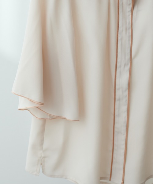 natural couture（ナチュラルクチュール）の「新色追加/WEB限定/パール釦ポイントカラーフレア５分袖ブラウス（シャツ/ブラウス・レディース・ネイビー/ベージュ系その他/サックスブルー/ピンク/オフホワイト/ピンクベージュ/ドット/グリーン・FREE）」の13枚目の写真