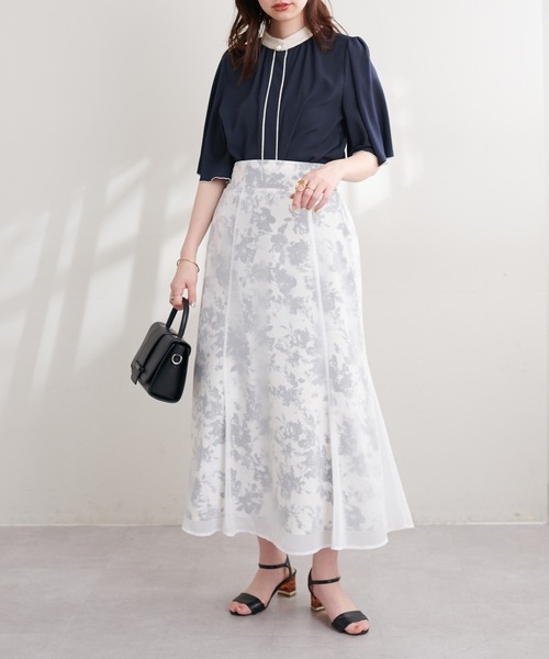 natural couture（ナチュラルクチュール）の「新色追加/WEB限定/パール釦ポイントカラーフレア５分袖ブラウス（シャツ/ブラウス・レディース・ネイビー/ベージュ系その他/サックスブルー/ピンク/オフホワイト/ピンクベージュ/ドット/グリーン・FREE）」の17枚目の写真