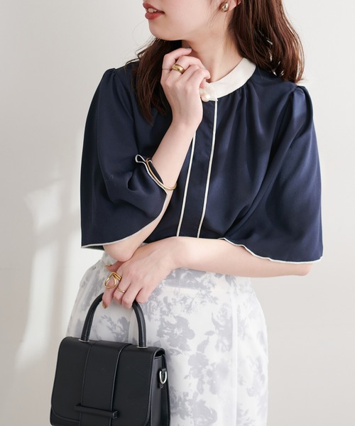 natural couture（ナチュラルクチュール）の「新色追加/WEB限定/パール釦ポイントカラーフレア５分袖ブラウス（シャツ/ブラウス・レディース・ネイビー/ベージュ系その他/サックスブルー/ピンク/オフホワイト/ピンクベージュ/ドット/グリーン・FREE）」の15枚目の写真