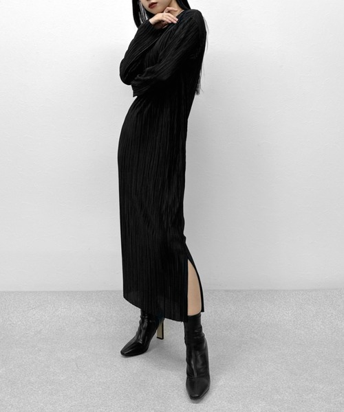 LVEU.(ラブユ.)の「Micro pleats long one-piece / マイクロプリーツロングワンピース(ワンピース・レディース・ブラック/チャコールグレー・FREE)」の2枚目の写真