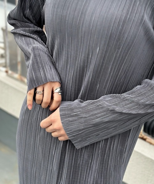 LVEU.(ラブユ.)の「Micro pleats long one-piece / マイクロプリーツロングワンピース(ワンピース・レディース・ブラック/チャコールグレー・FREE)」の12枚目の写真
