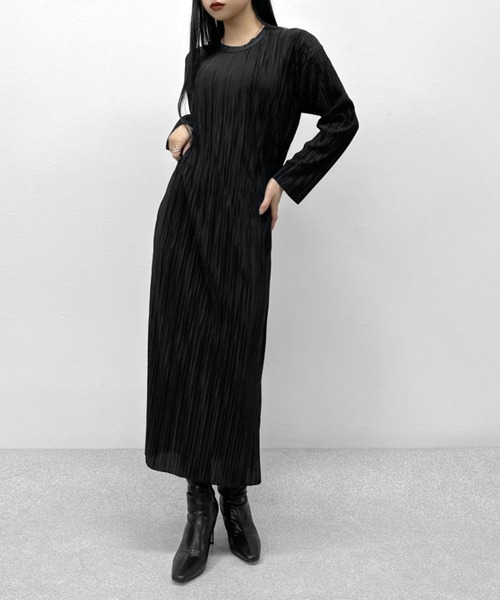 LVEU.(ラブユ.)の「Micro pleats long one-piece / マイクロプリーツロングワンピース(ワンピース・レディース・ブラック/チャコールグレー・FREE)」の16枚目の写真